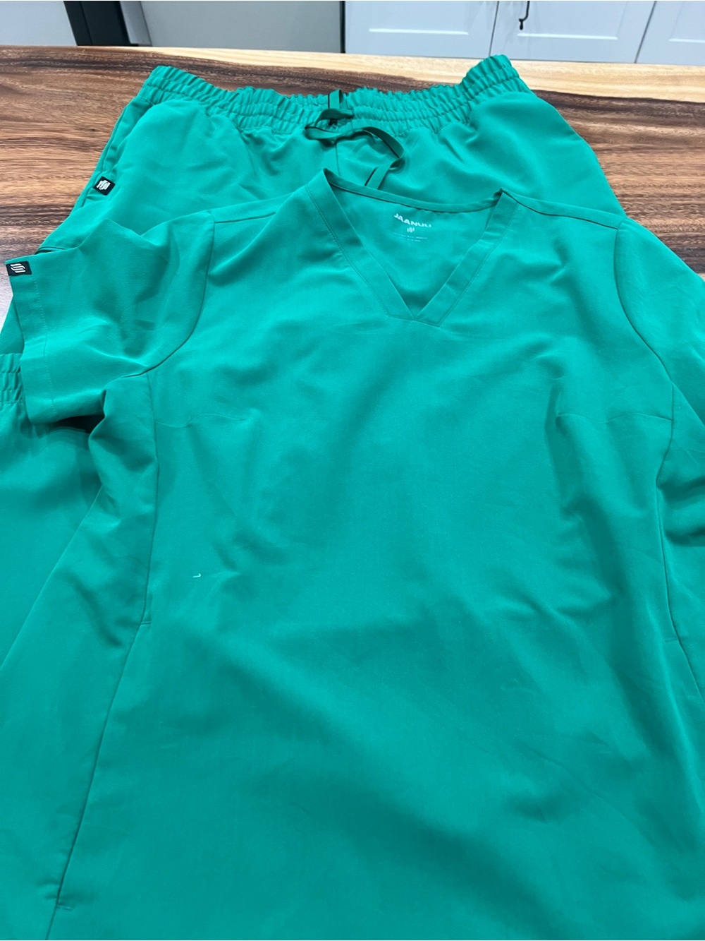 jaanuu green large scrub set